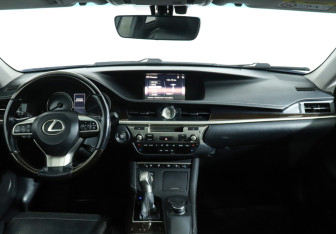 Подержанный автомобиль Lexus ES 2015 года (12 фото)