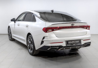 Подержанный автомобиль Kia K5 2021 года (7 фото)