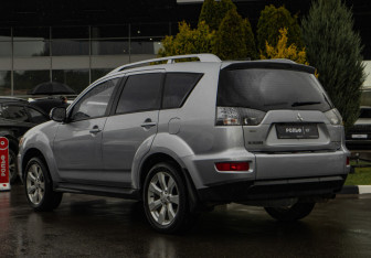Подержанный автомобиль Mitsubishi Outlander 2009 года (5 фото)