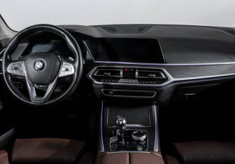 Подержанный автомобиль BMW X7 2020 года (12 фото)