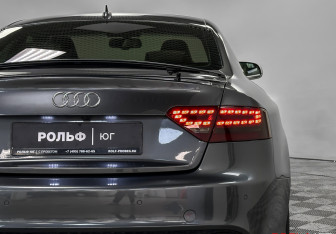 Подержанный автомобиль Audi RS 5 Coupe 2010 года (28 фото)