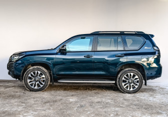 Подержанный автомобиль Toyota Land Cruiser Prado 2021 года (7 фото)