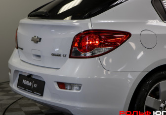 Подержанный автомобиль Chevrolet Cruze Hatchback 2012 года (19 фото)