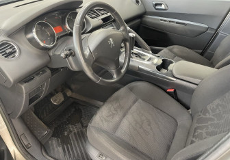 Подержанный автомобиль Peugeot 3008 2011 года (11 фото)