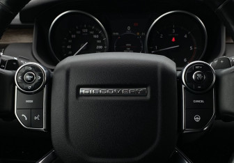 Подержанный автомобиль Land Rover Discovery 2017 года (17 фото)