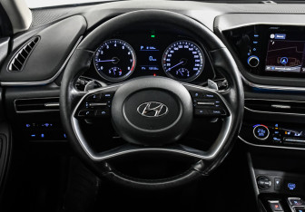 Подержанный автомобиль Hyundai Sonata 2021 года (22 фото)