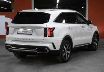 Подержанный автомобиль Kia Sorento 2022 года (5 фото)