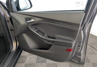Подержанный автомобиль Ford Focus Sedan 2015 года (24 фото)