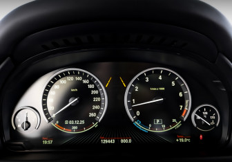 Подержанный автомобиль BMW X5 2014 года (13 фото)