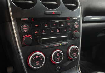 Подержанный автомобиль Mazda 6 Wagon 2005 года (13 фото)