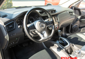 Подержанный автомобиль Nissan Qashqai 2021 года (13 фото)