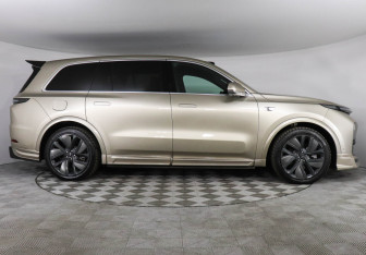 Подержанный автомобиль LiXiang L9 2023 года (4 фото)