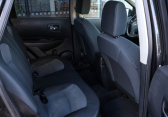 Подержанный автомобиль Nissan Qashqai 2013 года (11 фото)