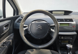 Подержанный автомобиль Citroen C4 Hatchback 2010 года (12 фото)