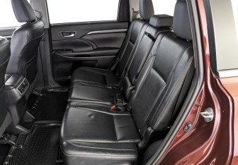 Подержанный автомобиль Toyota Highlander 2014 года (18 фото)