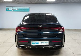 Подержанный автомобиль Kia K5 2021 года (6 фото)