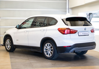 Подержанный автомобиль BMW X1 2015 года (6 фото)