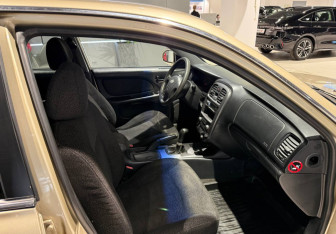 Подержанный автомобиль Hyundai Sonata 2004 года (7 фото)