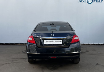 Подержанный автомобиль Nissan Teana 2011 года (6 фото)