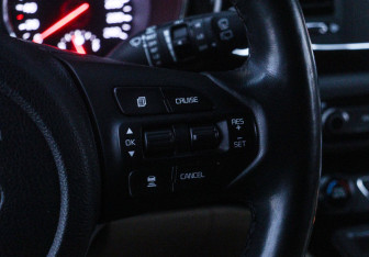 Подержанный автомобиль Kia Carnival 2020 года (24 фото)