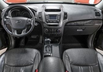Подержанный автомобиль Kia Sorento 2018 года (14 фото)