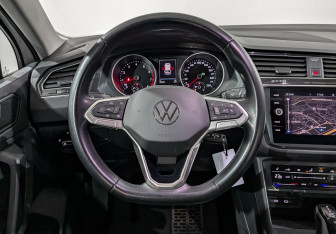 Подержанный автомобиль Volkswagen Tiguan 2021 года (22 фото)