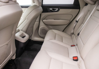 Подержанный автомобиль Volvo XC60 2021 года (11 фото)