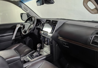 Подержанный автомобиль Toyota Land Cruiser Prado 2020 года (13 фото)