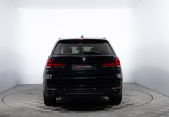 Подержанный автомобиль BMW X5 2015 года (6 фото)