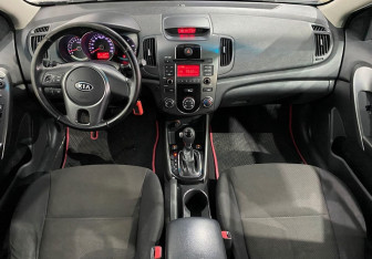 Подержанный автомобиль Kia Cerato Sedan 2011 года (11 фото)