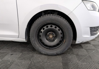 Подержанный автомобиль Skoda Rapid Liftback 2017 года (18 фото)