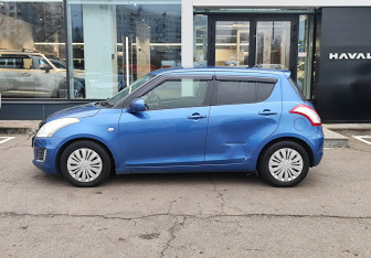 Подержанный автомобиль Suzuki Swift Hatchback 2015 года (8 фото)