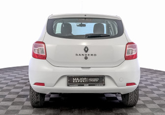 Подержанный автомобиль Renault Sandero 2020 года (6 фото)