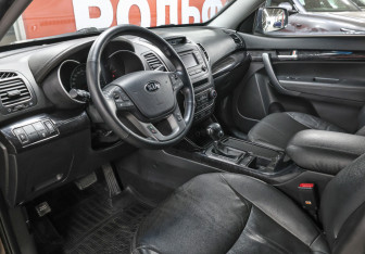 Подержанный автомобиль Kia Sorento 2018 года (16 фото)