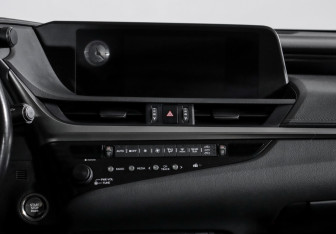 Подержанный автомобиль Lexus ES 2018 года (13 фото)