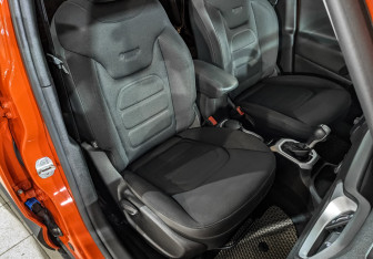 Подержанный автомобиль Jeep Renegade 2016 года (24 фото)