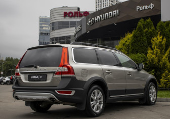 Подержанный автомобиль Volvo XC70 2014 года (5 фото)