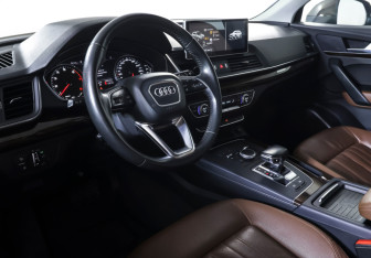 Подержанный автомобиль Audi Q5 2017 года (15 фото)
