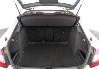 Подержанный автомобиль Skoda Octavia Liftback 2019 года (10 фото)