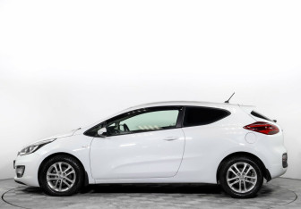 Подержанный автомобиль Kia Ceed Hatchback 2014 года (3 фото)