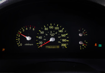 Подержанный автомобиль Kia Sorento 2004 года (16 фото)