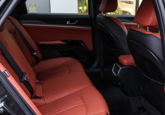 Подержанный автомобиль Kia K5 2024 года (14 фото)