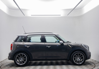 Подержанный автомобиль MINI Countryman 2011 года (4 фото)