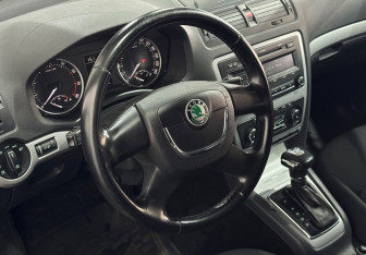 Подержанный автомобиль Skoda Octavia Liftback 2013 года (12 фото)