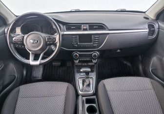 Подержанный автомобиль Kia Rio Hatchback 2018 года (12 фото)