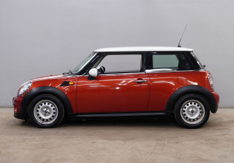 Подержанный автомобиль MINI Hatch 2013 года (4 фото)