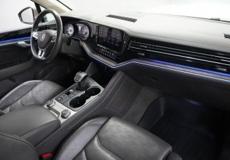 Подержанный автомобиль Volkswagen Touareg 2019 года (11 фото)