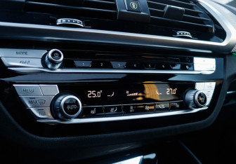 Подержанный автомобиль BMW X4 2018 года (24 фото)