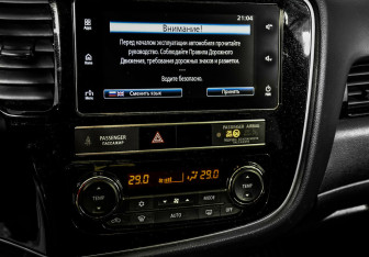 Подержанный автомобиль Mitsubishi Outlander 2020 года (8 фото)