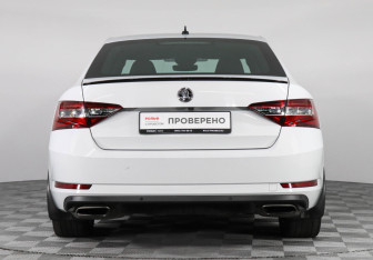 Подержанный автомобиль Skoda Superb Liftback 2019 года (6 фото)